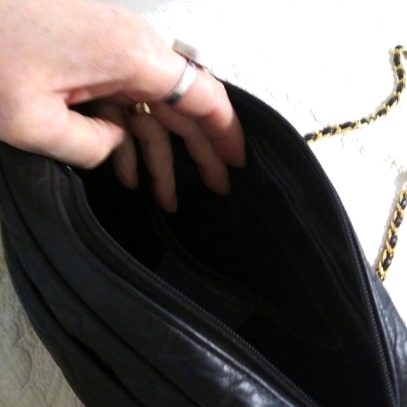 Black genuine leather Vintage shoulder bag great condition lightly used - Picture 1 of 11